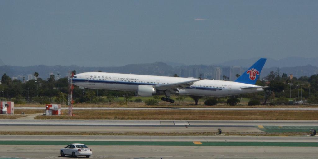 Photo of aircraft B-2048 operated by China Southern Airlines