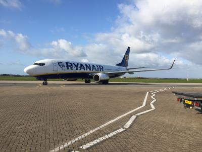 Photo of aircraft EI-DYD operated by Ryanair