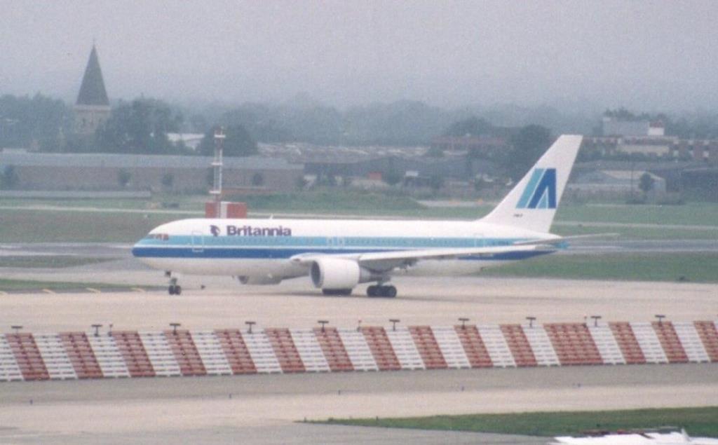 Photo of aircraft G-BYAA operated by Britannia Airways