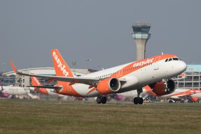 Photo of aircraft G-UZLM operated by easyJet