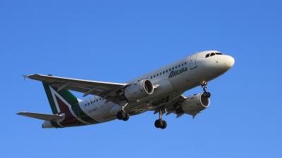 Image of aircraft registration EI-IMF - A A319-112 operated by Alitalia