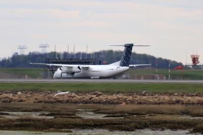 Photo of aircraft C-GLQN operated by Porter Airlines