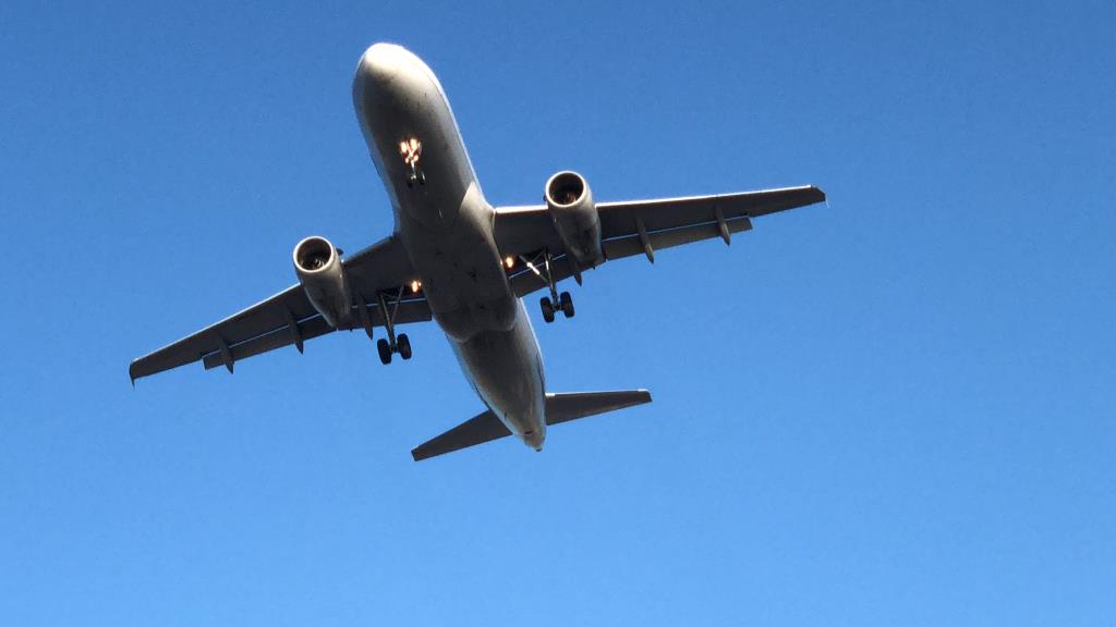Photo of aircraft N448UA operated by United Airlines