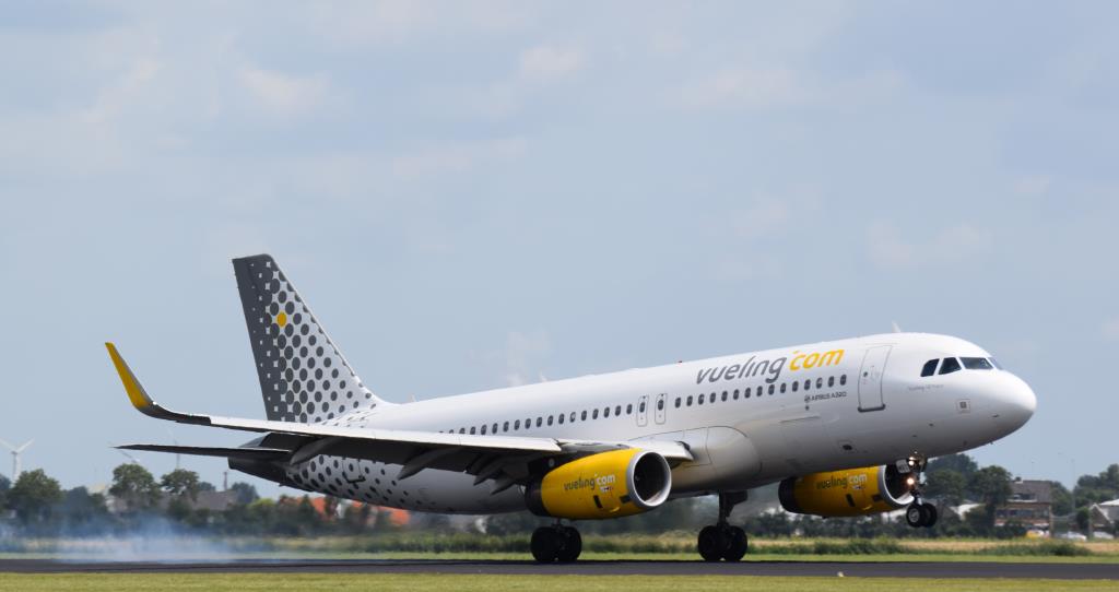 Photo of aircraft EC-MBT operated by Vueling