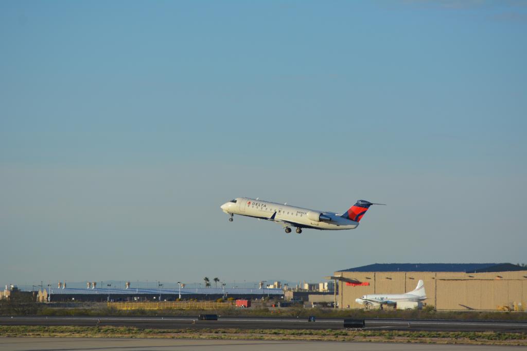 Photo of aircraft N496CA operated by SkyWest Airlines