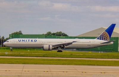 Photo of aircraft N77066 operated by United Airlines