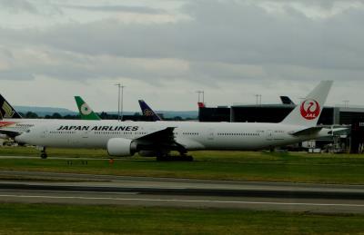 Photo of aircraft JA737J operated by Japan Airlines