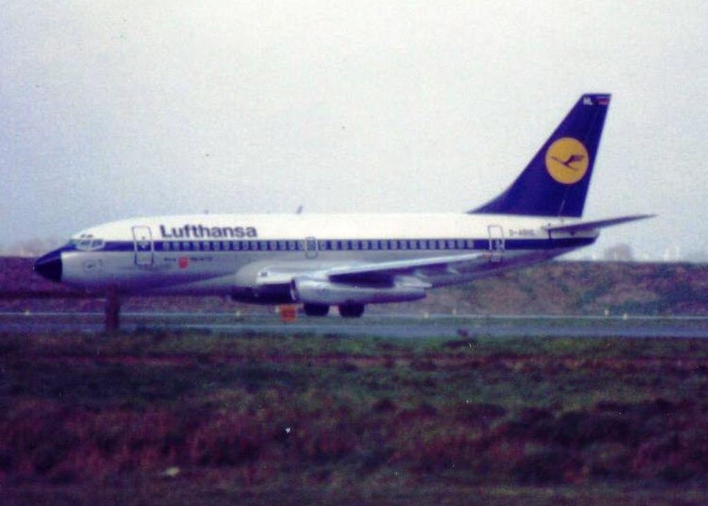 Photo of aircraft D-ABHL operated by Lufthansa
