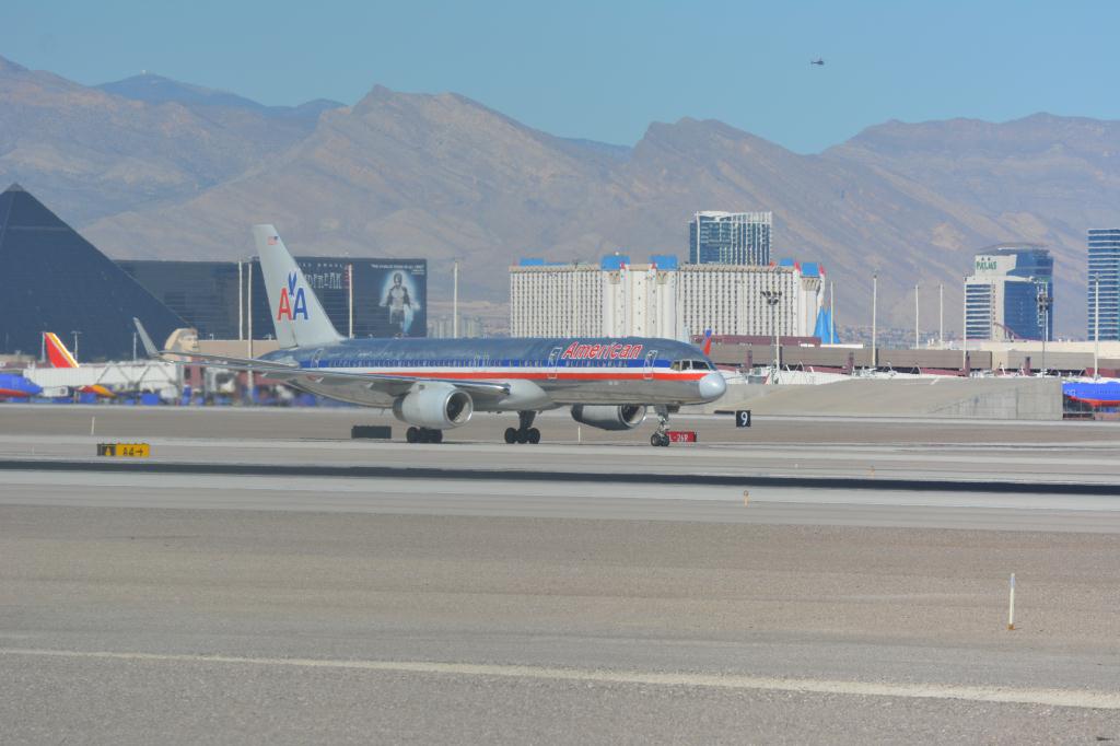 Photo of aircraft N679AN operated by American Airlines
