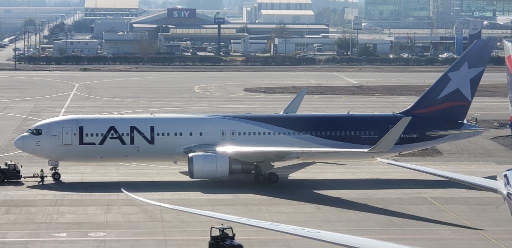 Photo of aircraft CC-CXD operated by LATAM Airlines Chile