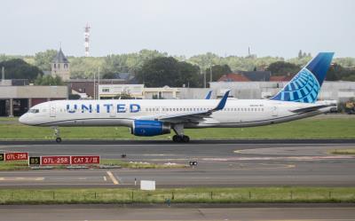 Photo of aircraft N41140 operated by United Airlines