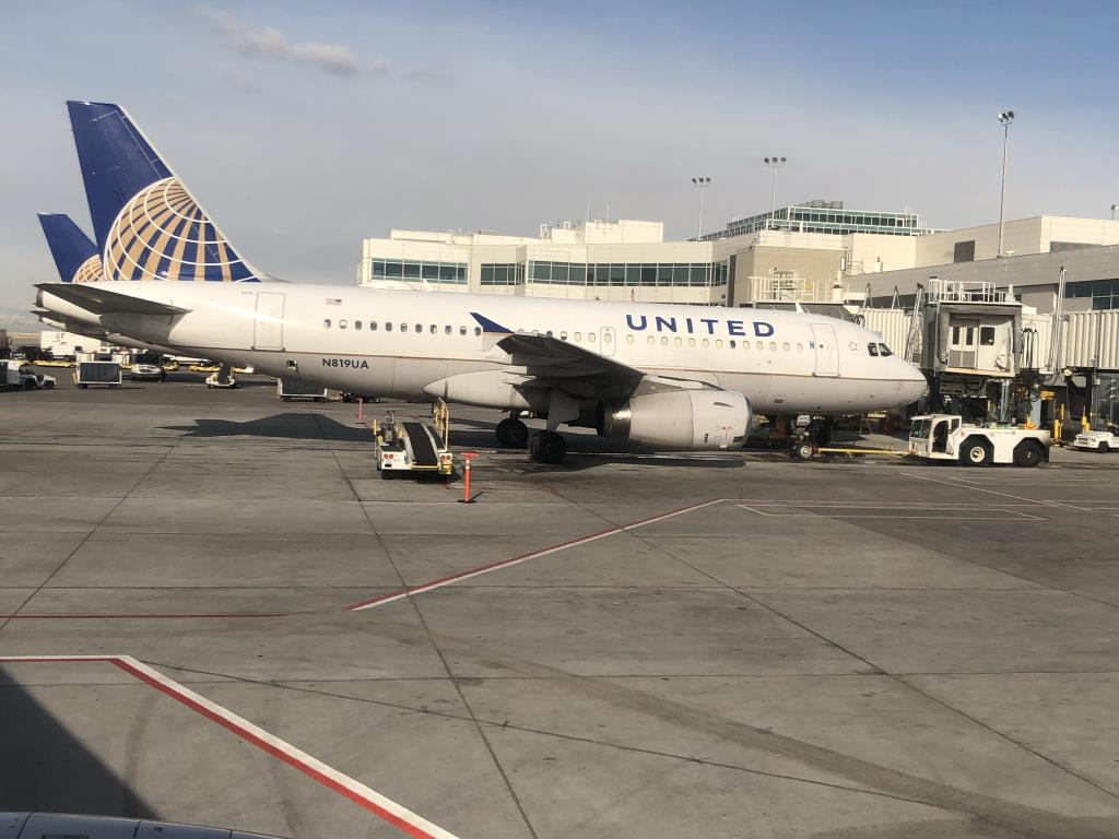 Photo of aircraft N819UA operated by United Airlines