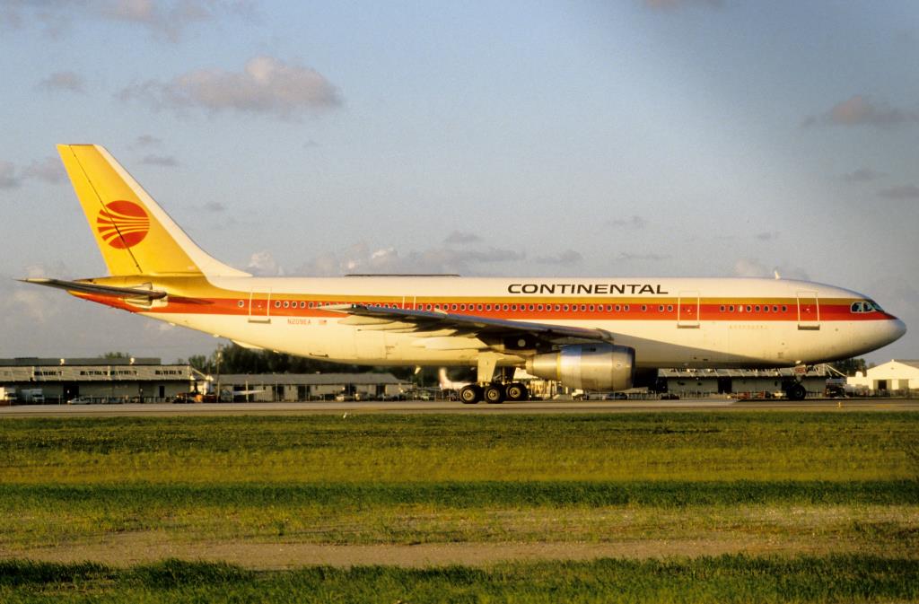 Photo of aircraft N209EA operated by Continental Air Lines