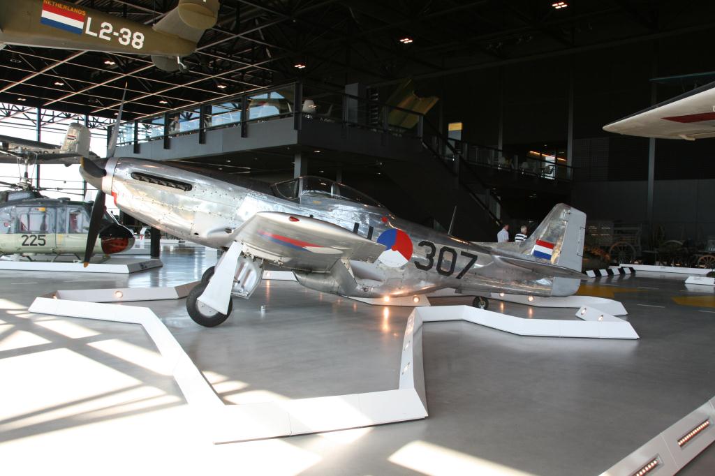 Photo of aircraft 44-12125 (H-307) operated by Militair Luchtvaart Museum - National Military Museum