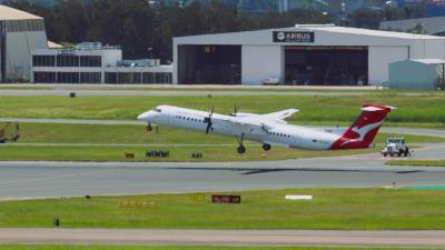 Photo of aircraft VH-QOT operated by QantasLink