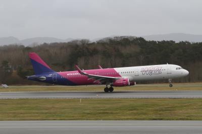 Image of aircraft registration G-WUKL - A A321-231(WL) operated by Wizz Air UK