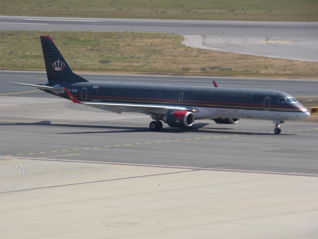 Photo of aircraft JY-EMB operated by Royal Jordanian