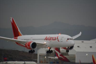 Photo of aircraft N795AV operated by Avianca