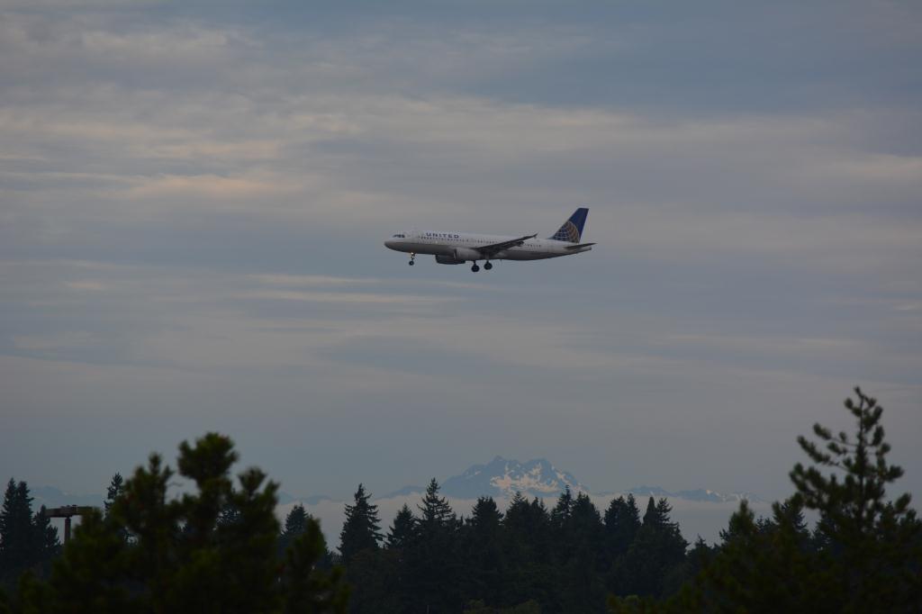 Photo of aircraft N414UA operated by United Airlines