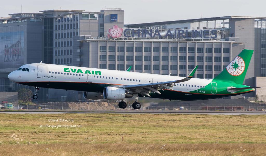 Photo of aircraft B-16225 operated by EVA Air