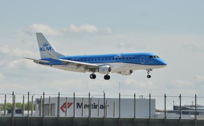 Image of aircraft registration PH-EXW - A ERJ-175-STD (ERJ-170-200) operated by KLM Cityhopper