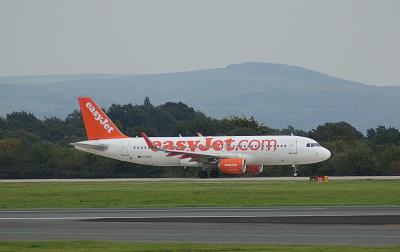 Photo of aircraft G-EZOC operated by easyJet