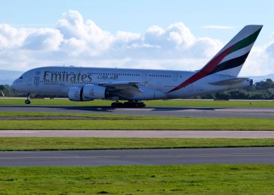 Photo of aircraft A6-EDW operated by Emirates