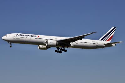 Photo of aircraft F-GSQB operated by Air France
