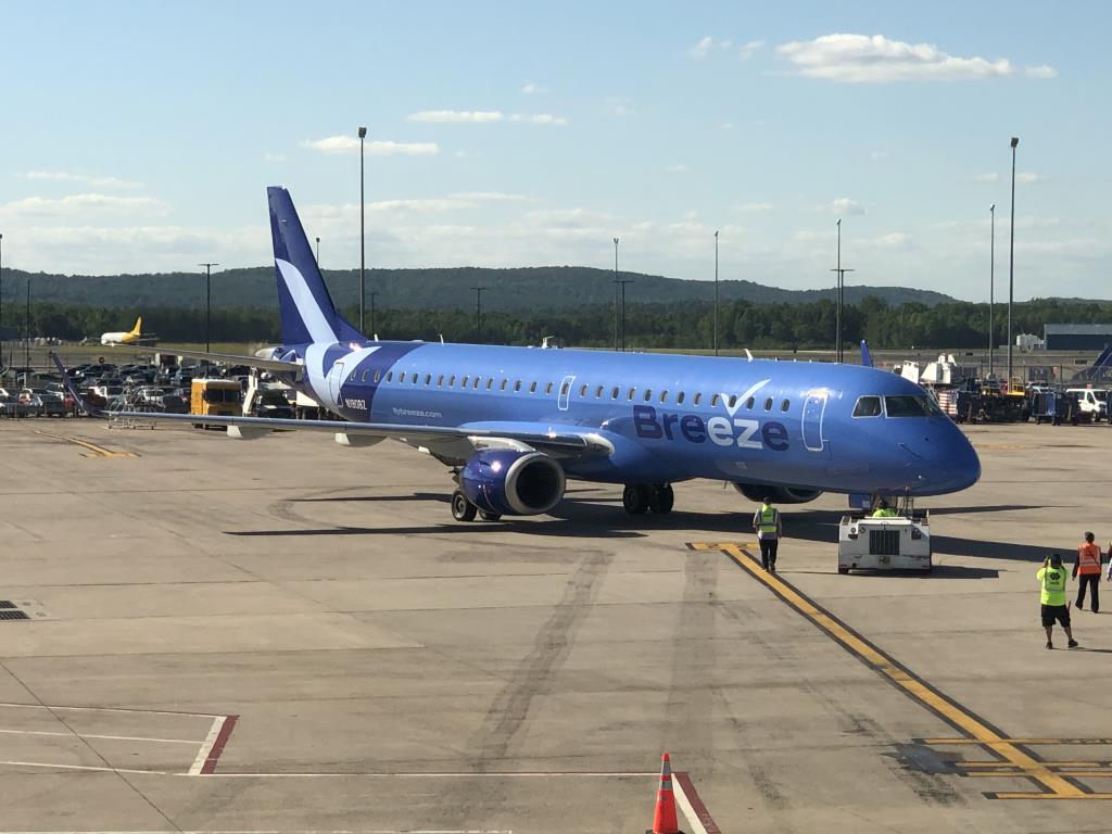 Photo of aircraft N190BZ operated by Breeze Airways