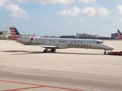 Photo of aircraft N661JA operated by American Eagle