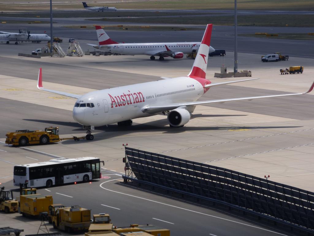 Photo of aircraft OE-LAW operated by Austrian Airlines