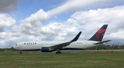 Photo of aircraft N16065 operated by Delta Air Lines