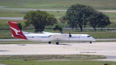 Photo of aircraft VH-QOM operated by QantasLink