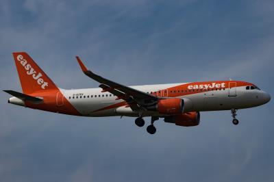 Photo of aircraft G-EZRV operated by easyJet