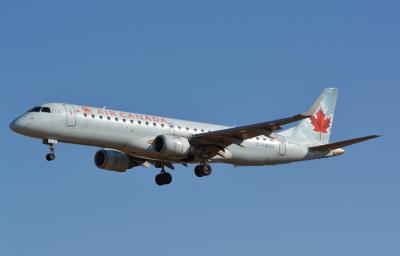 Photo of aircraft C-FMZD operated by Air Canada