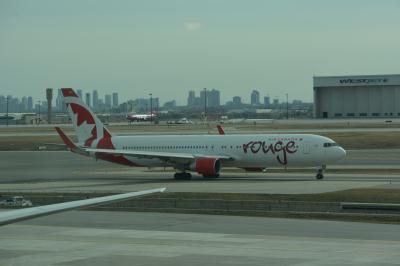 Photo of aircraft C-FMWV operated by Air Canada Rouge