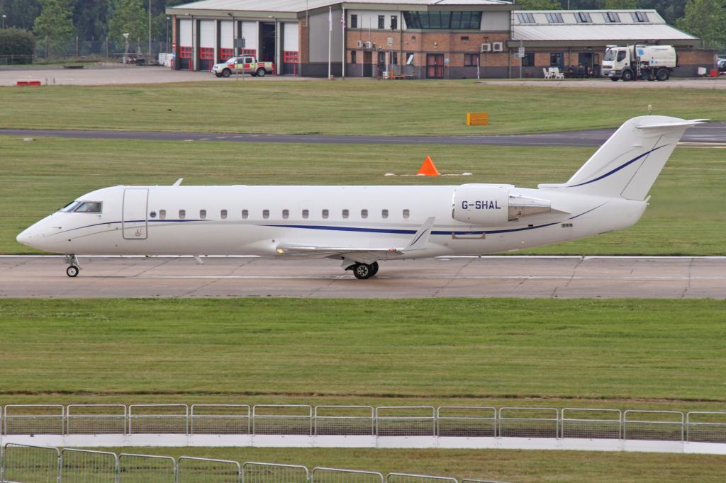 Photo of aircraft G-SHAL operated by TAG Aviation (UK) Ltd