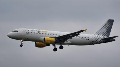 Image of aircraft registration EC-KCU - A A320-216 operated by Vueling