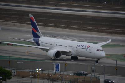 Photo of aircraft CC-BBF operated by LATAM Airlines Chile