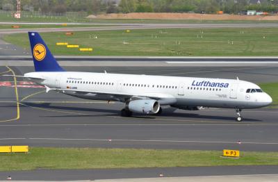 Photo of aircraft D-AIRB operated by Lufthansa