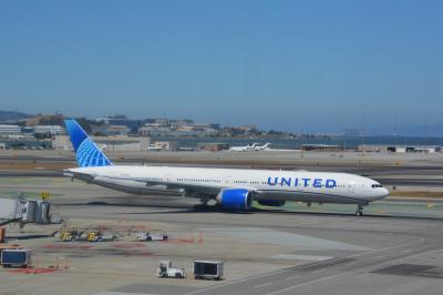 Photo of aircraft N2352U operated by United Airlines