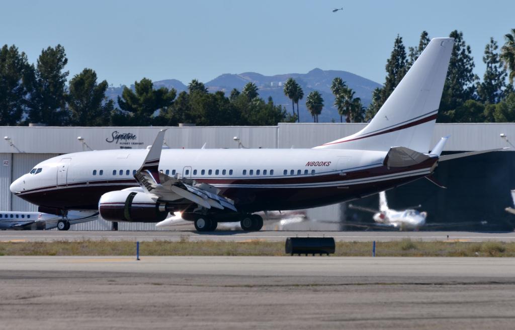Photo of aircraft N800KS operated by AEJ Services LLC