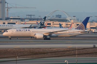 Photo of aircraft N24974 operated by United Airlines