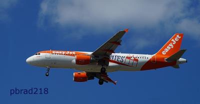 Photo of aircraft G-EZUC operated by easyJet