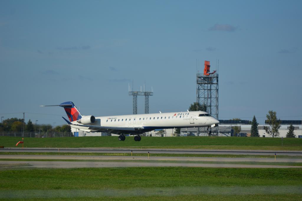 Photo of aircraft N184GJ operated by GoJet Airlines
