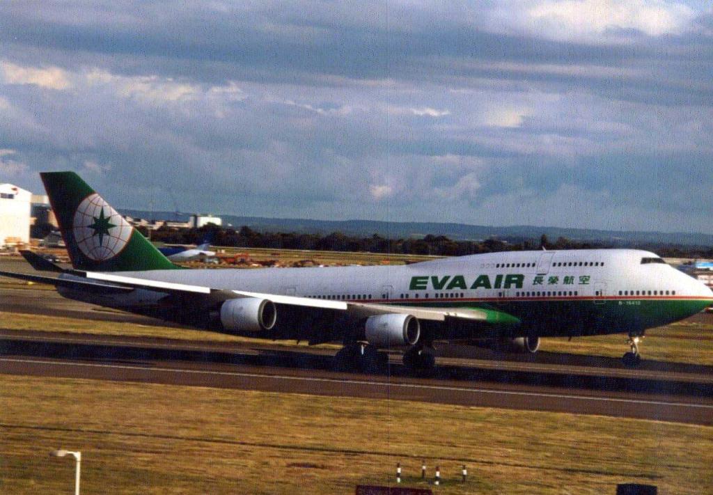Photo of aircraft B-16412 operated by EVA Air