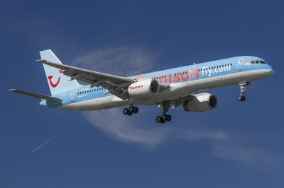 Photo of aircraft G-BYAT operated by Thomson Airways
