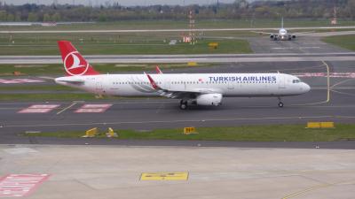 Image of aircraft registration TC-JTN - A A321-231(WL) operated by Turkish Airlines