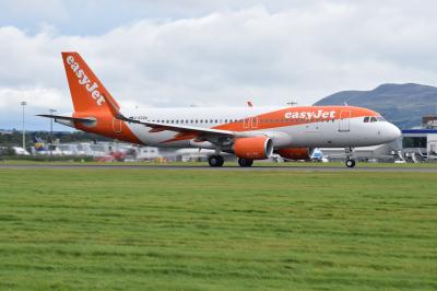 Image of aircraft registration G-EZOU - A A320-214(WL) operated by Easyjet