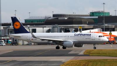 Photo of aircraft D-AIUX operated by Lufthansa